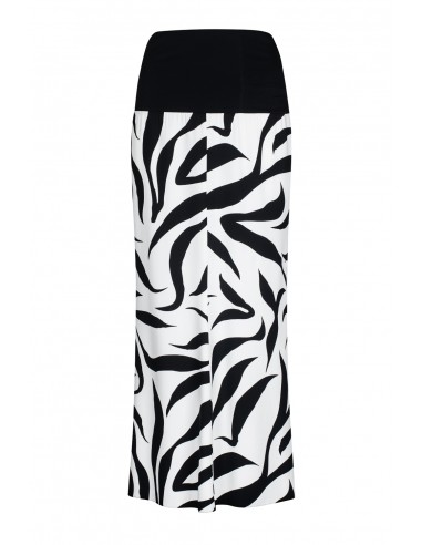 Maxi skirt with a slit